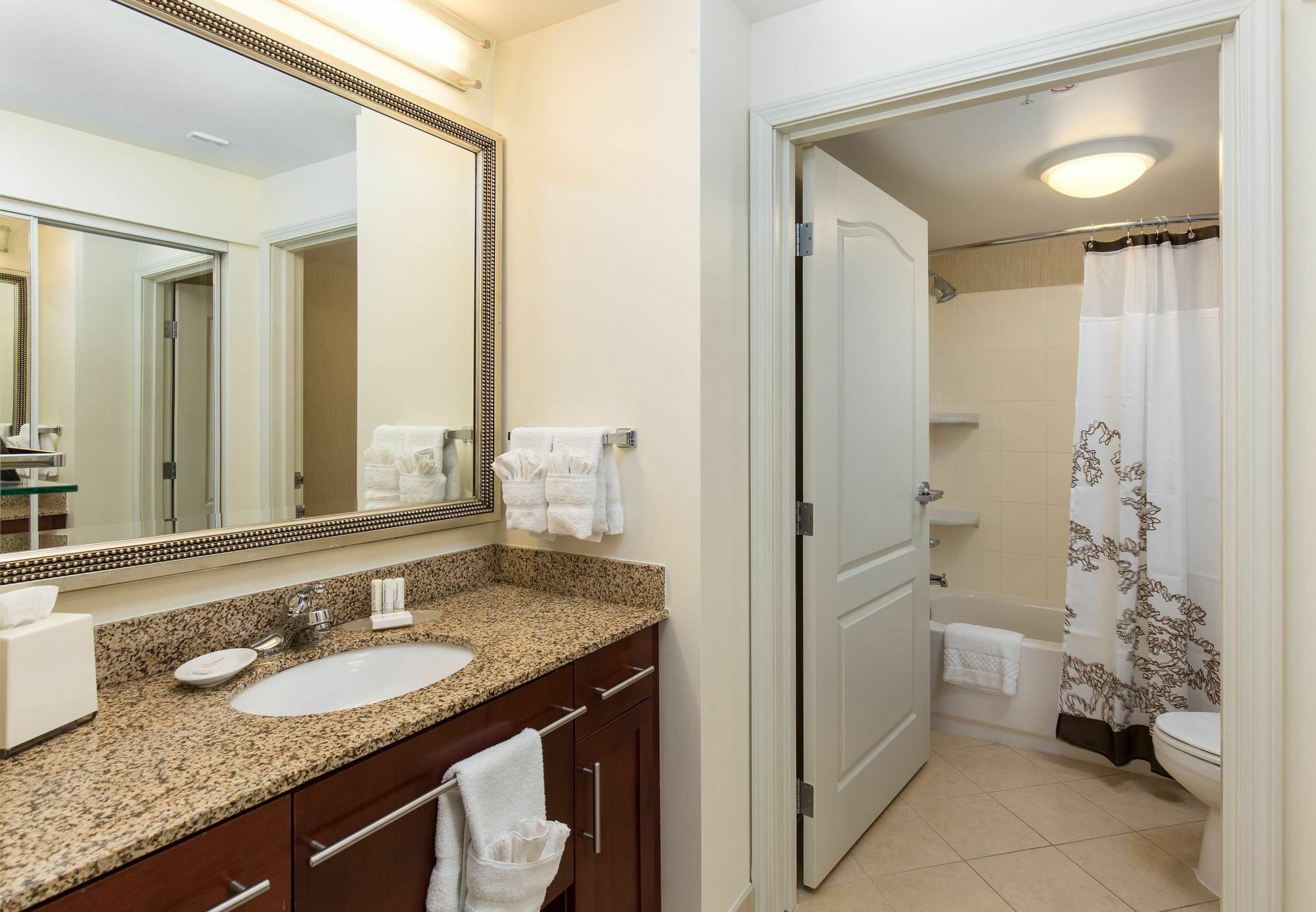 Residence Inn By Marriott Springfield Old Keene Mill Eksteriør bilde